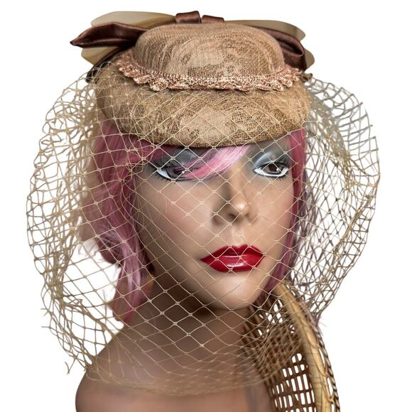 Vintage 1950s Style Fascinator Hat | Beige Brown Lace Satin Bow Veil Pillbox Hat main image 4